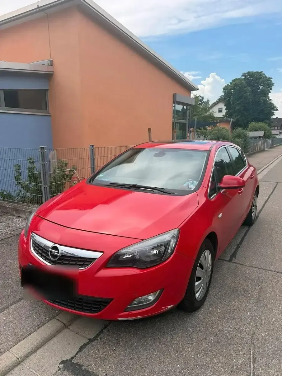 Gebraucht Opel Astra Cosmo 140 PS (102 kW) 2010 Rot Limousine