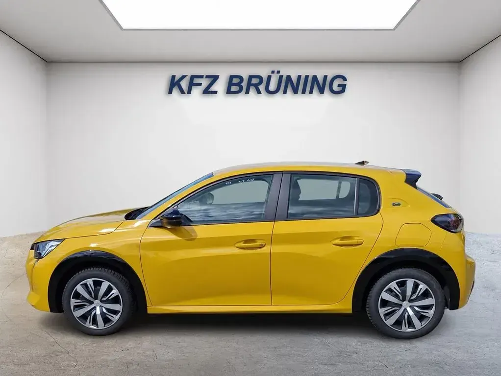 Gebraucht Peugeot e-208 Active 100 kW (136 PS) 2022 Faro gelb metallic (metallic) Kleinwagen