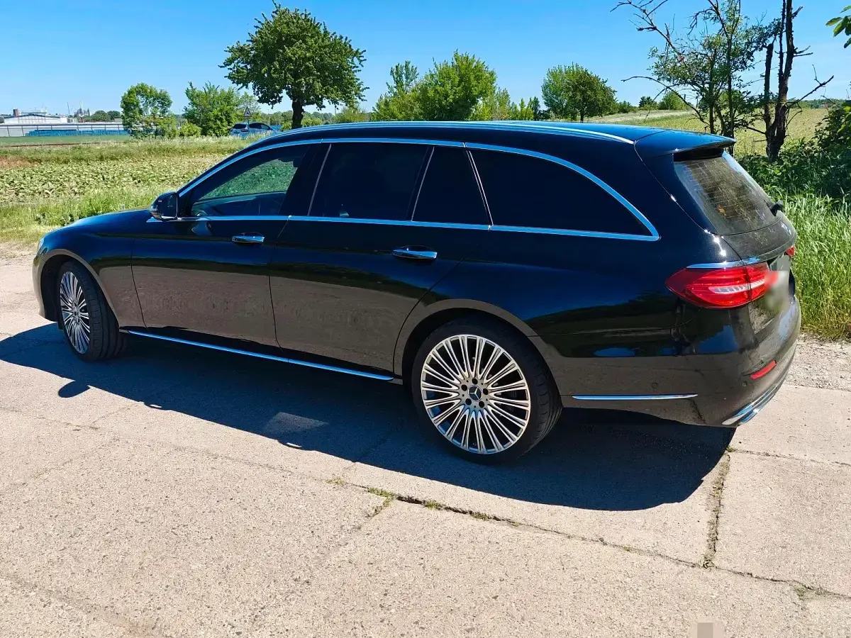 Gebraucht Mercedes E220 194 PS (142 kW) 2019 Schwarz Kombi