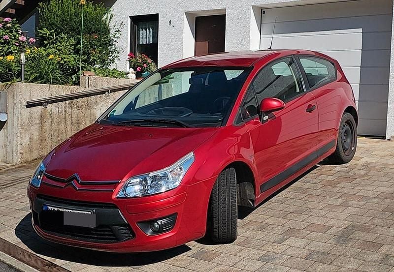 Rot Gebraucht 2009 Citroën C4 Tendance Coupé | 1.500 € (Superpreis) - Bild 1/4