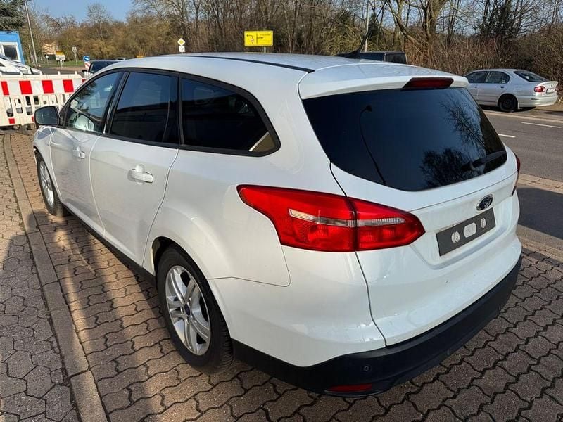 Gebraucht Ford Focus Trend 95 PS (69 kW) 2016 Weiß Limousine