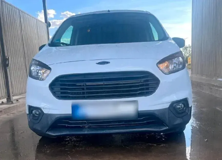 Gebraucht Ford Courier 100 PS (73 kW) 2023 Weiß Van / Kleinbus