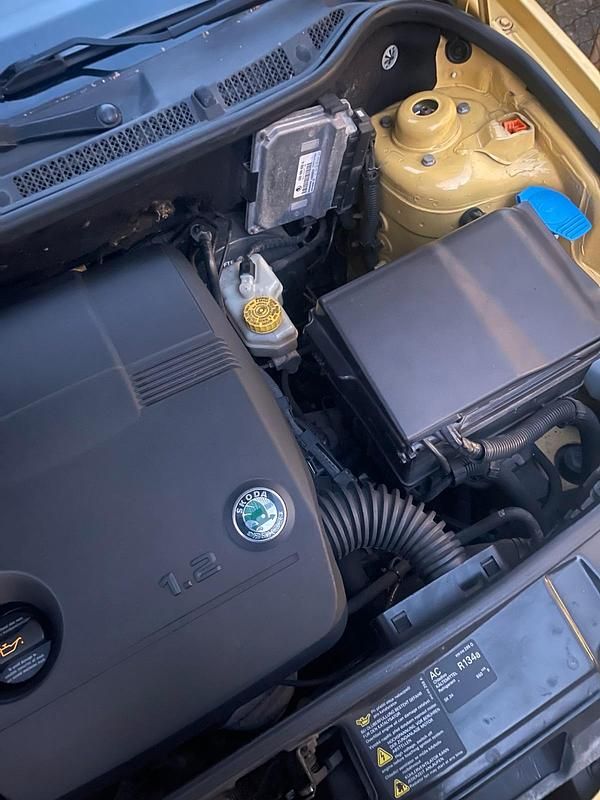 Gebraucht Skoda Fabia 60 PS (44 kW) 2005 Gelb Limousine