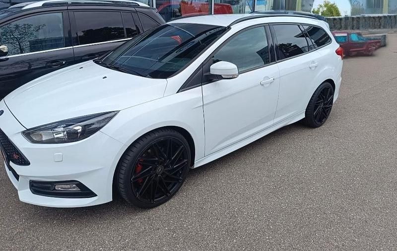 Weiß Gebraucht 2018 Ford Focus Sport Kombi | 14.990 € (Fairer Preis) - Bild 1/4