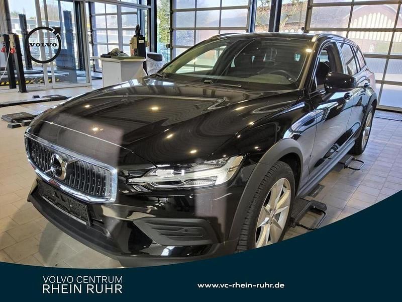Gebraucht Volvo V60 CC Pro 197 PS (144 kW) 2022 Schwarz onyx black / metallic Kombi