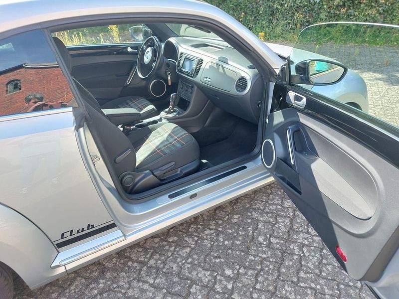 Silber Gebraucht 2015 VW Beetle CLUB Limousine | 12.900 € (Fairer Preis) - Bild 1/4