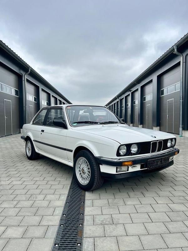 Weiß Gebraucht 1987 BMW 325 Coupé | 15.900 € - Bild 1/4