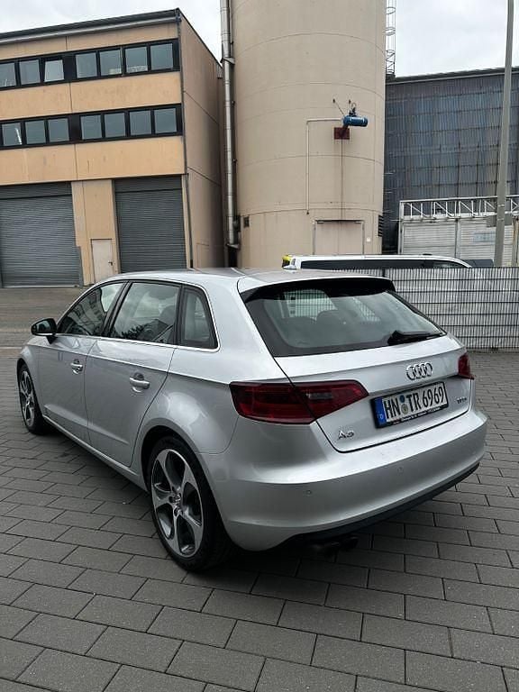 Second-hand Audi A3 Exclusive 125 CP (91 kW) 2013 Argintiu Berlinǎ