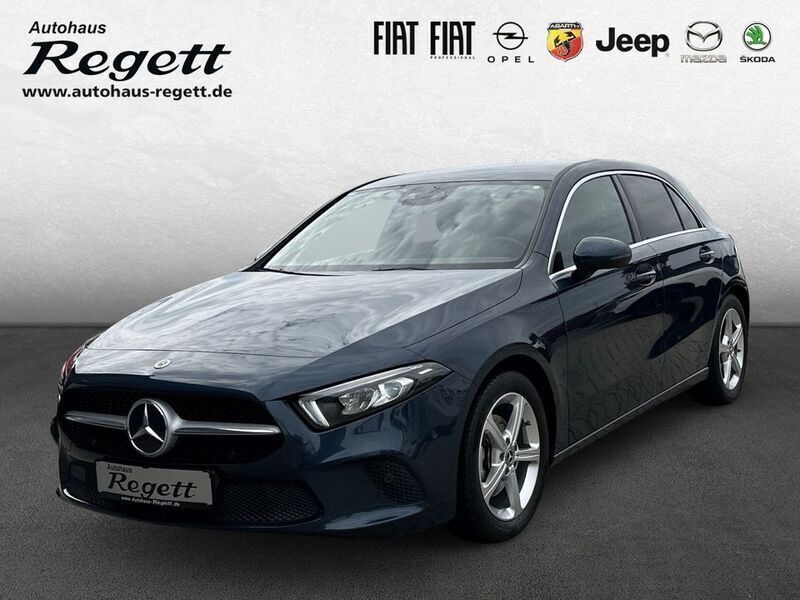 Blau Gebraucht 2020 Mercedes A200 Edition 1 Limousine | 21.990 € (Fairer Preis) - Bild 1/4