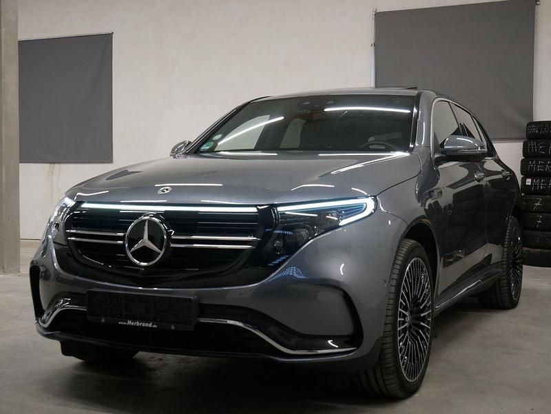 Grau Gebraucht 2023 Mercedes EQC400 AMG line SUV | 39.900 € (Guter Preis) - Bild 1/4