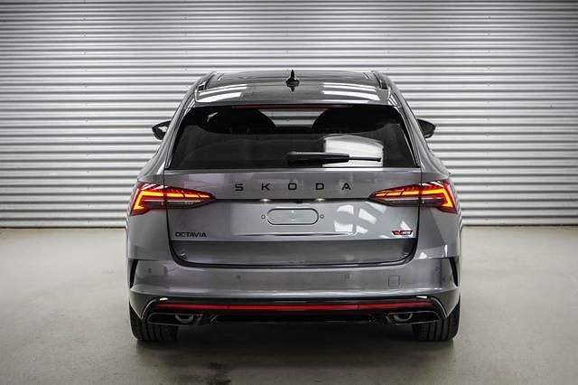 Graphitgrau metallic (5x) graphitgrau metallic (5x) Neu 2025 Skoda Octavia RS Kombi | 42.830 € (Fairer Preis) - Bild 1/4