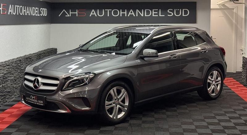 Grau Gebraucht 2016 Mercedes GLA180 SUV | 17.999 € (Fairer Preis) - Bild 1/4