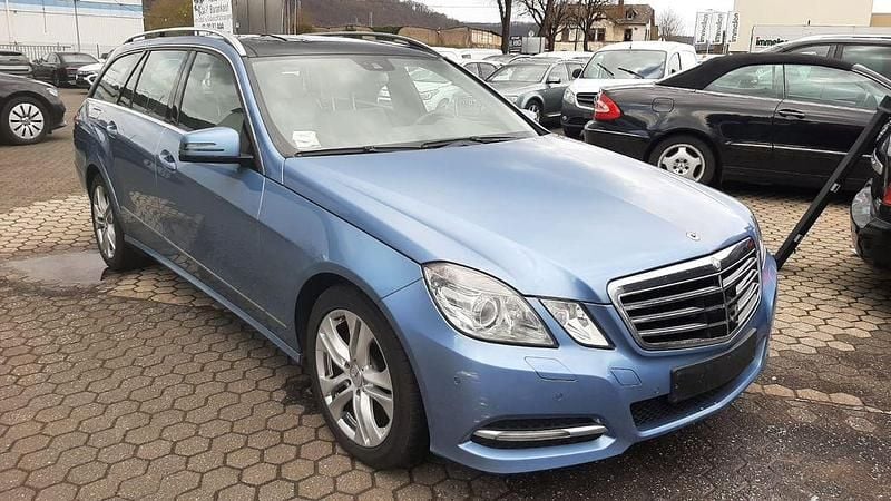 Gebraucht Mercedes E350 272 PS (200 kW) 2010 Blau Limousine
