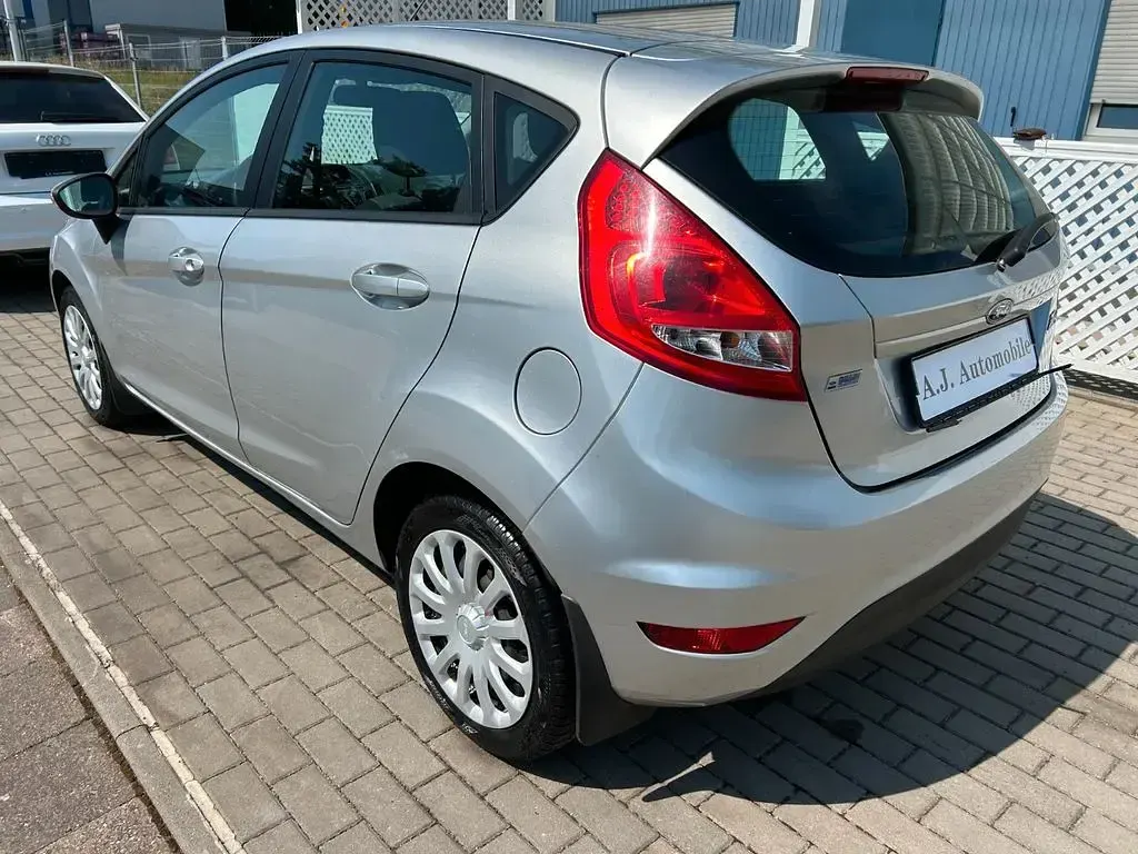 Gebraucht Ford Fiesta Titanium 97 PS (71 kW) 2009 Grau Limousine