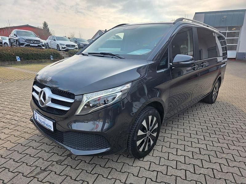 Graphitgrau Gebraucht 2022 Mercedes V220 Edition Van / Kleinbus | 45.990 € (Fairer Preis) - Bild 1/4
