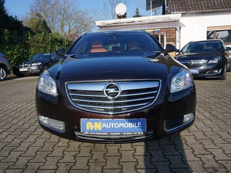 Gebraucht Opel Insignia Innovation 160 PS (117 kW) 2011 Mahogany brown (p2/so) Kombi
