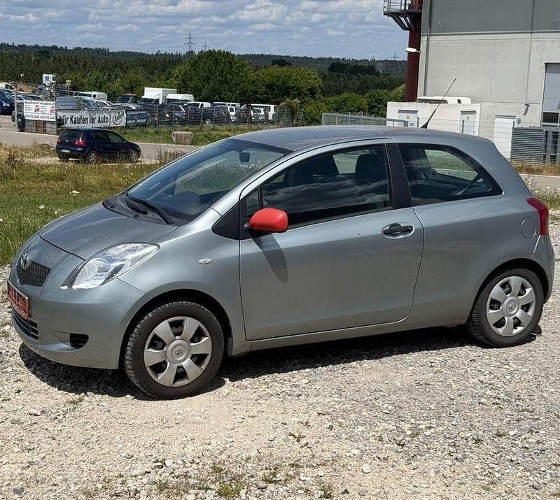 Silber Gebraucht 2008 Toyota Yaris Limousine | 1.600 € (Superpreis) - Bild 1/4