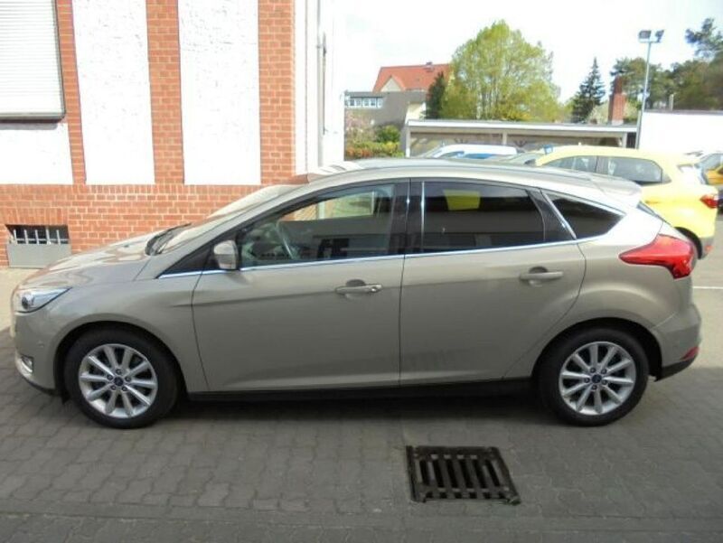 Gebraucht Ford Focus Titanium 182 PS (133 kW) 2016 Grau Limousine