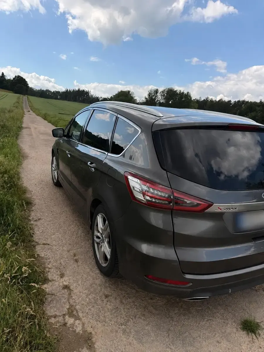Gebraucht Ford S-MAX Titanium 180 PS (132 kW) 2016 Grau Van / Kleinbus