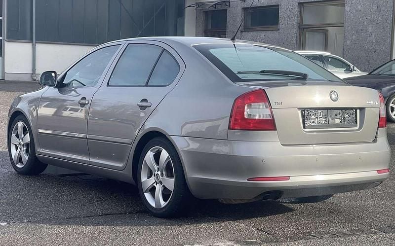 Gebraucht Skoda Octavia Elegance 160 PS (117 kW) 2010 Cappuccinobeige metallic Limousine