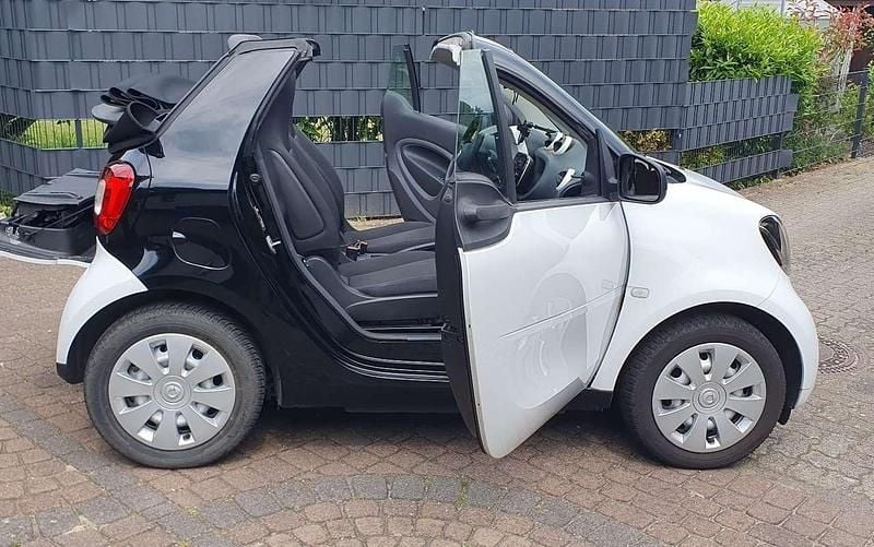 Weiß Gebraucht 2019 Smart ForTwo Cabrio Basis Cabrio | 11.555 € (Superpreis) - Bild 1/4