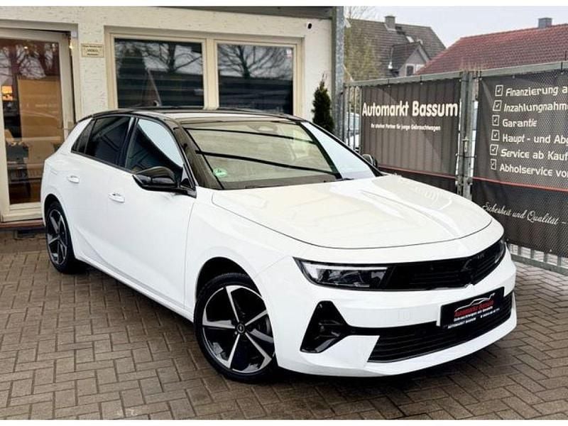 Weiß uni (metallic) Gebraucht 2024 Opel Astra GS Line Limousine | 18.590 € (Guter Preis) - Bild 1/3