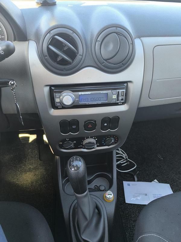 Second-hand Dacia Sandero 75 CP (55 kW) 2009 Hatchback