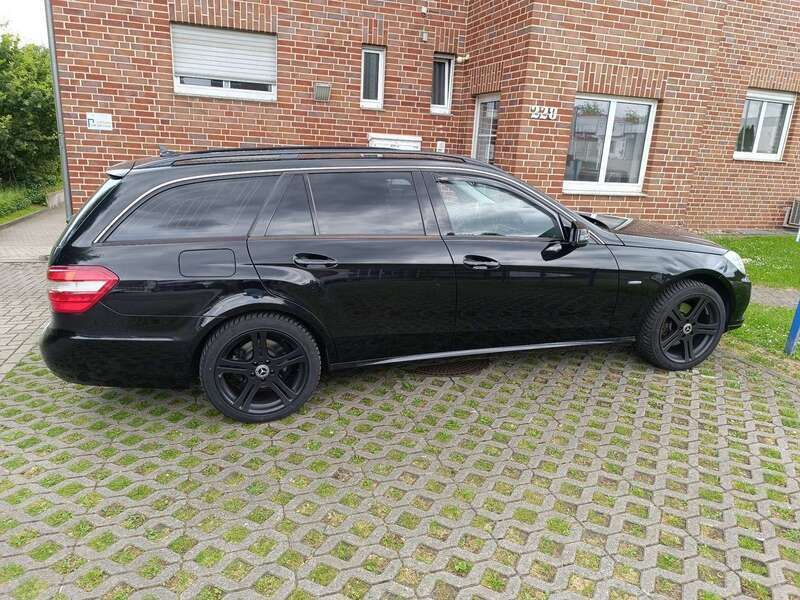 Schwarz Gebraucht 2010 Mercedes E250 Kombi | 10.000 € (Fairer Preis) - Bild 1/4
