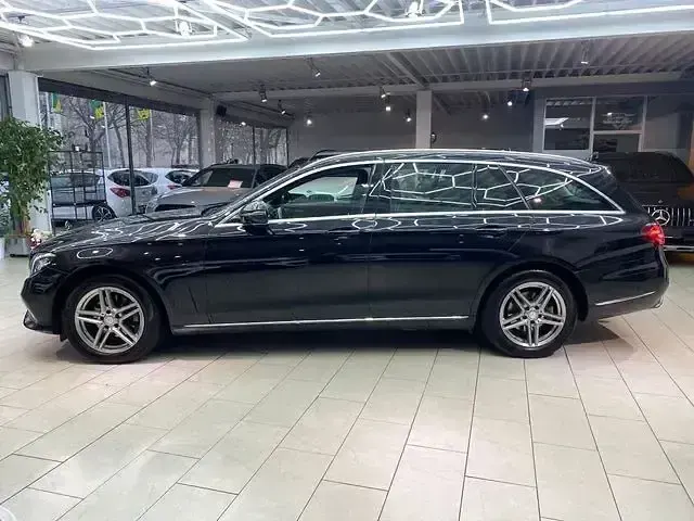Usado Mercedes E220 Exclusive 194 CV (142 kW) 2016 Negro Berlina