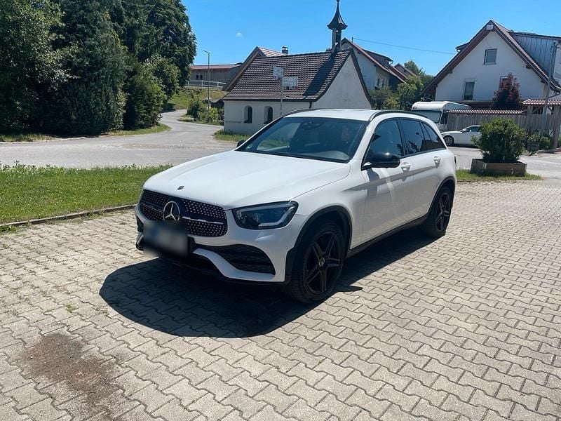 Weiß Gebraucht 2020 Mercedes GLC300 AMG SUV | 36.500 € (Guter Preis) - Bild 1/4
