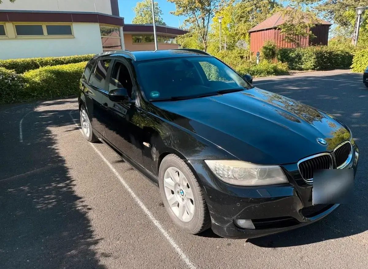 Gebraucht BMW 320 184 PS (135 kW) 2012 Schwarz Kombi