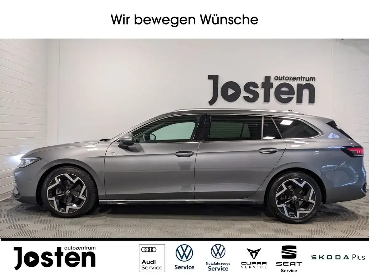 Usata VW Passat R-line 150 CV (110 kW) 2025 Grigio Station wagon