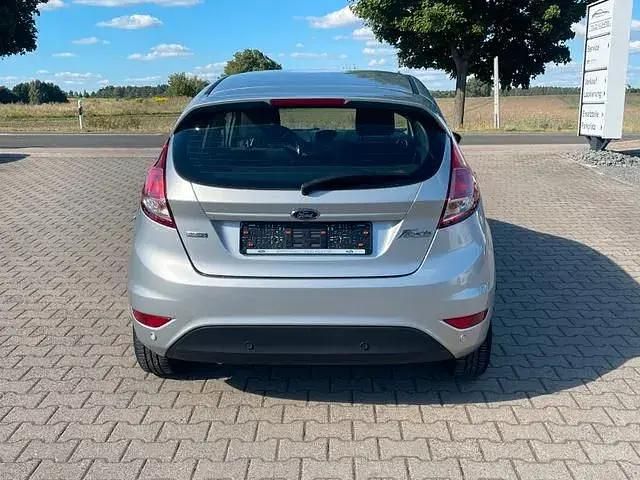 Second-hand Ford Fiesta Celebration 101 CP (74 kW) 2017 Argintiu Hatchback