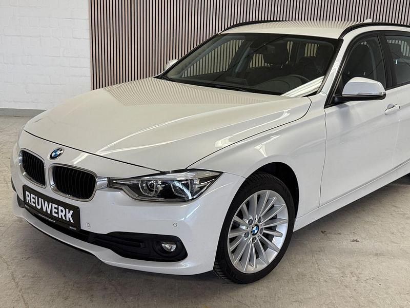Gebraucht BMW 318 150 PS (110 kW) 2019 Mineralweiss metallic Kombi