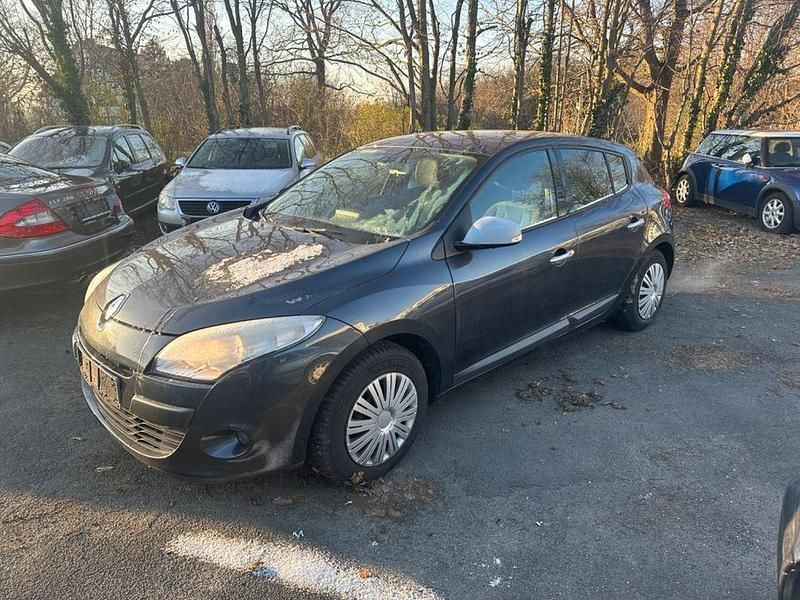 Gebraucht Renault Mégane III Dynamique 131 PS (96 kW) 2011 Grau Limousine