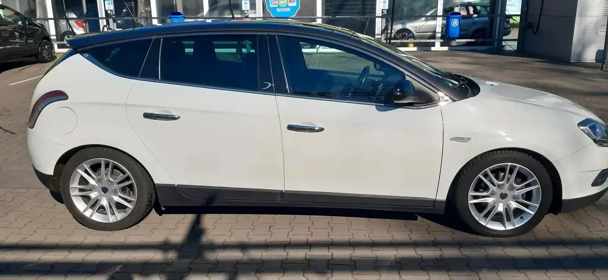 Gebraucht Lancia Delta 150 PS (110 kW) 2009 Weiß Kleinwagen