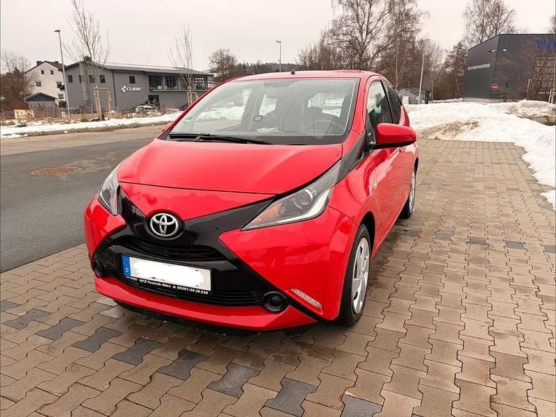 Rot Gebraucht 2016 Toyota Aygo Edition-S Kleinwagen | 8.300 € (Guter Preis) - Bild 1/4