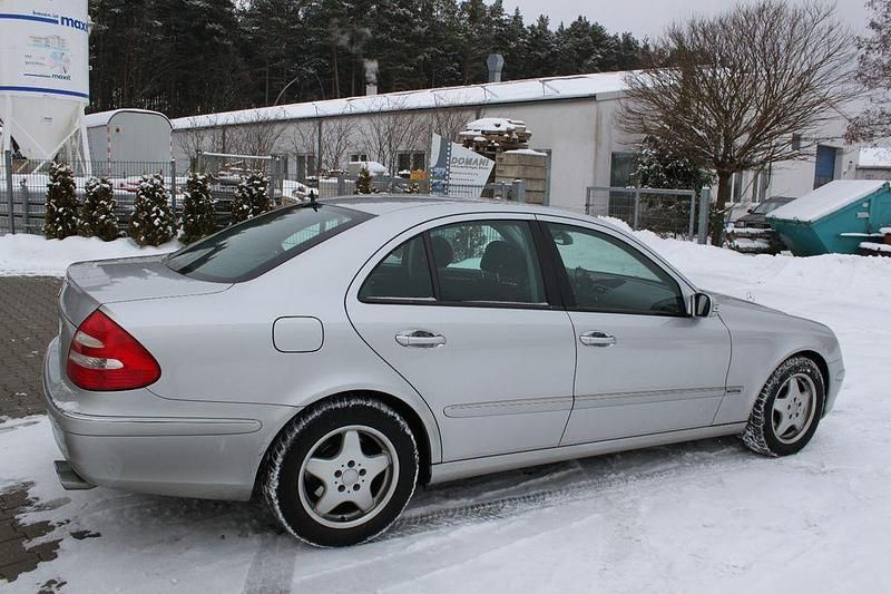 Gebraucht Mercedes E270 Elegance 177 PS (130 kW) 2002 Silber Limousine