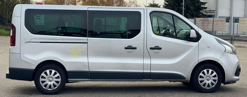 Second-hand Renault Trafic 125 CP (91 kW) 2015 Argintiu Monovolum