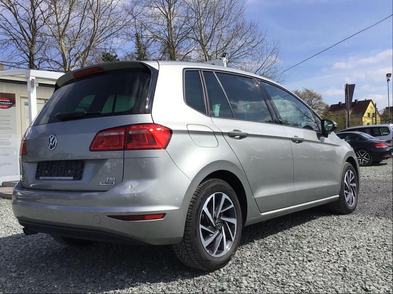 Second-hand VW Golf VII Sound 110 CP (80 kW) 2017 Argintiu Berlinǎ