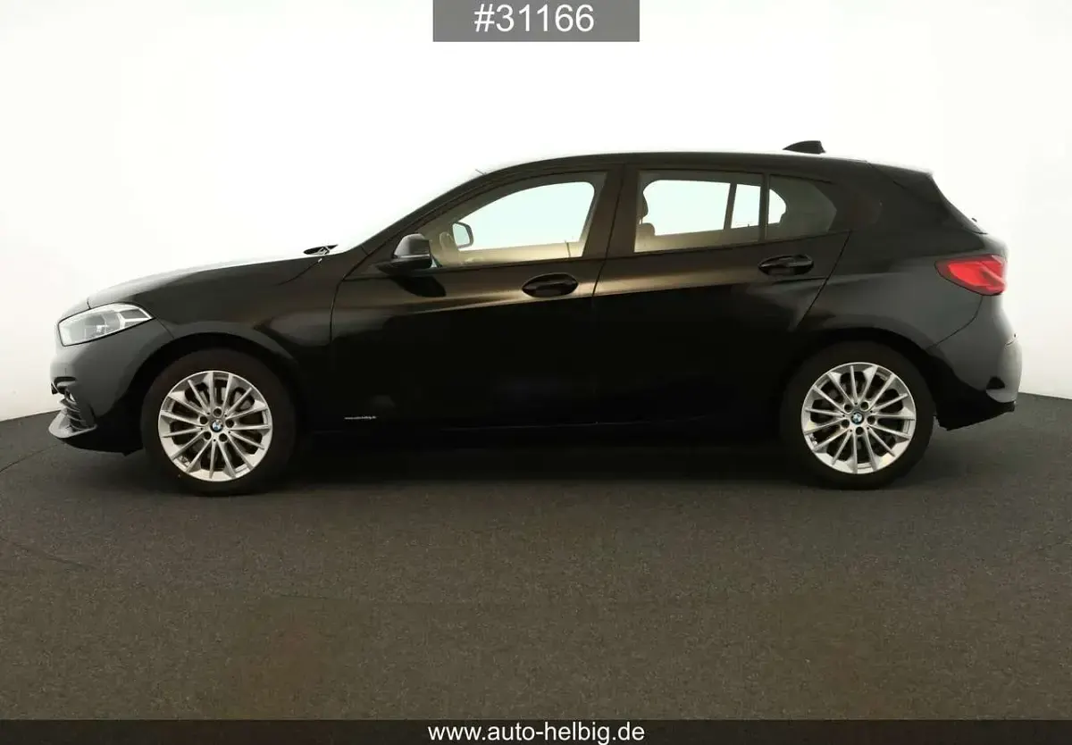 Gebraucht BMW 120 Advantage 190 PS (139 kW) 2023 Saphirschwarz metallic Kleinwagen