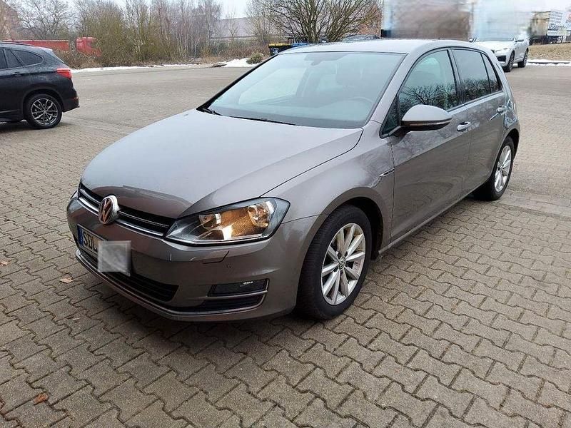 Grau Gebraucht 2015 VW Golf LOUNGE Limousine | 10.900 € (Guter Preis) - Bild 1/4
