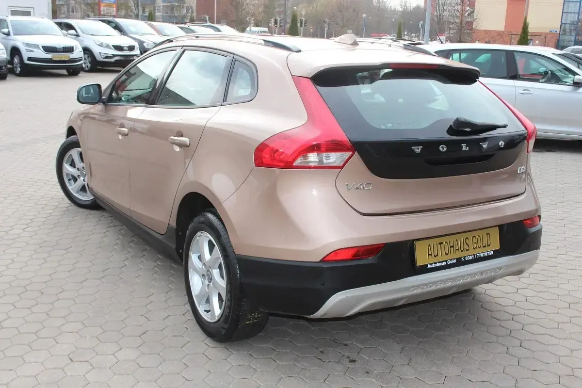 Gebraucht Volvo V40 CC Basis 114 PS (83 kW) 2013 Braun Kombi