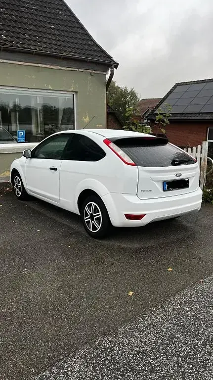 Gebraucht Ford Focus 80 PS (58 kW) 2010 Weiß Coupé