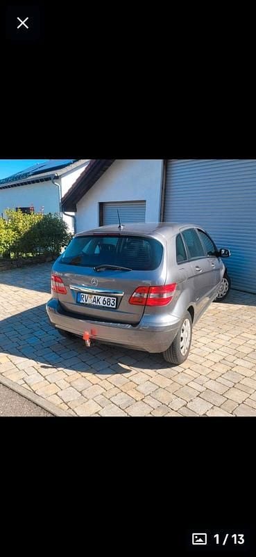 Grau Gebraucht 2010 Mercedes B180 Van / Kleinbus | 4.275 € (Fairer Preis) - Bild 1/4