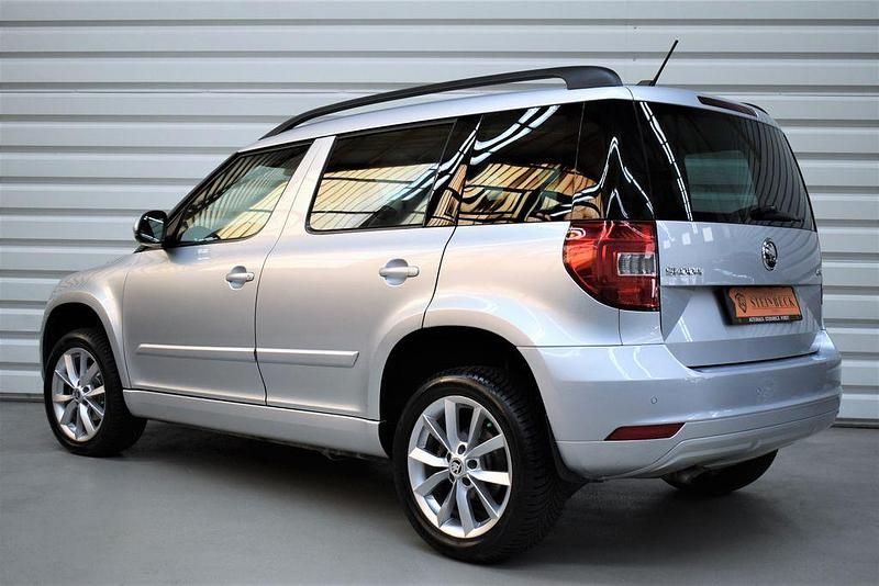 Gebraucht Skoda Yeti Elegance 105 PS (77 kW) 2015 Silber SUV