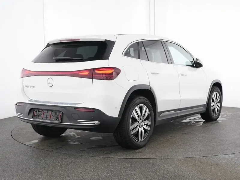 Gebraucht Mercedes EQA250+ Advanced 140 kW (191 PS) 2025 Weiß SUV