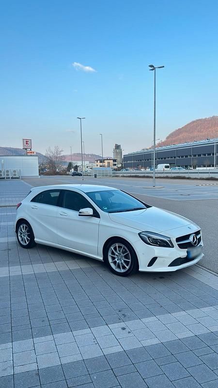 Gebraucht Mercedes A200 136 PS (100 kW) 2015 Weiß Limousine