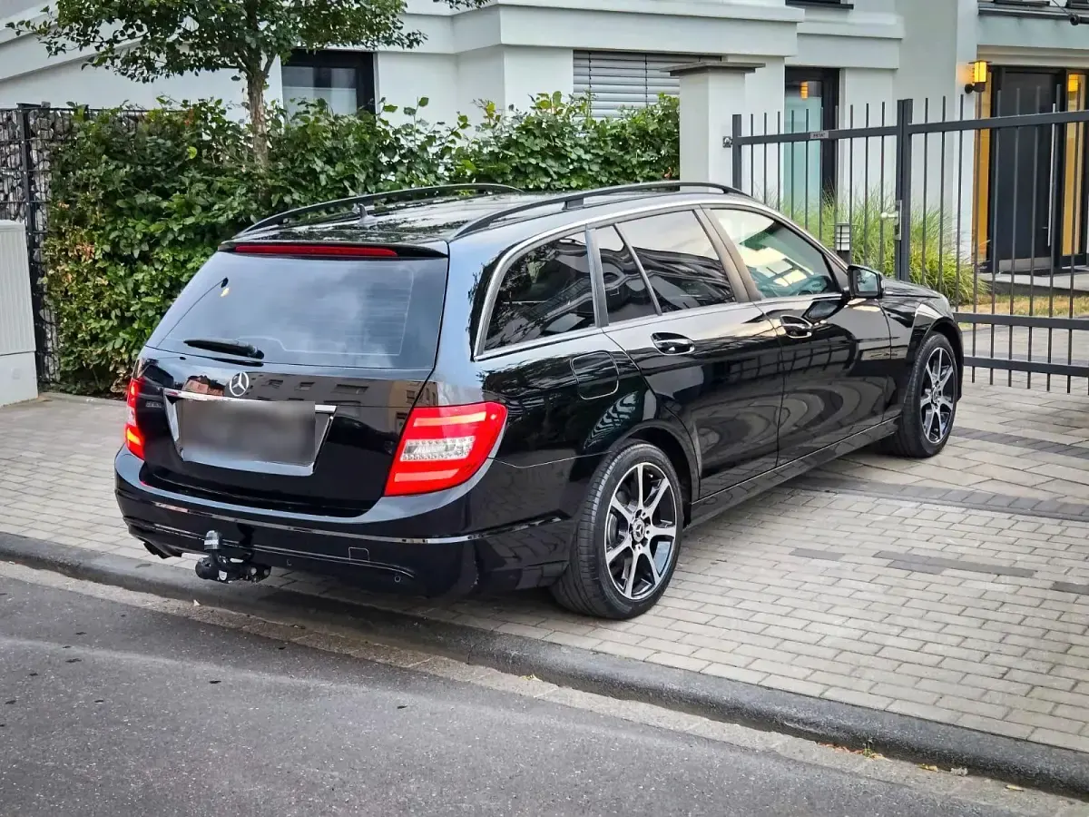 Gebraucht Mercedes C180 156 PS (114 kW) 2014 Schwarz Kombi
