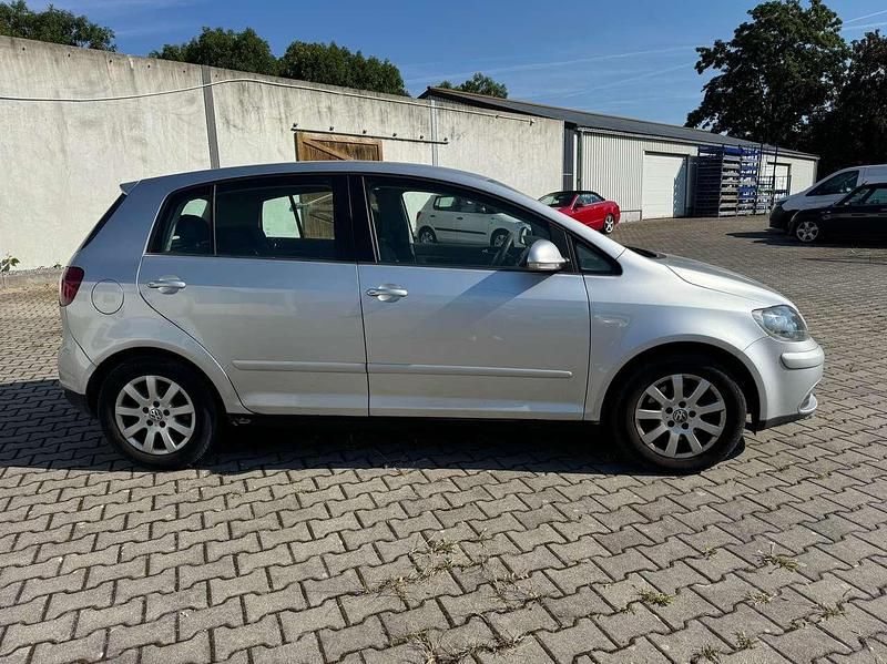 Gebraucht VW Golf IV Comfortline 116 PS (85 kW) 2005 Reflexsilber metallic Kleinwagen